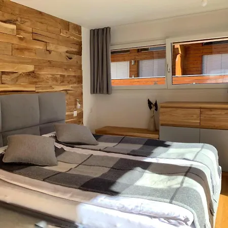 Luxury Romaine 1st Floor דירה סאס פה