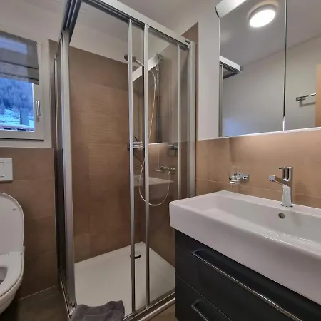 Luxury Romaine 1st Floor דירה *